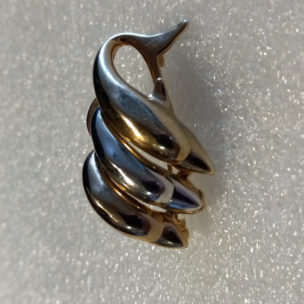 3 dolphins side by side brooch.
